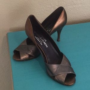 Donald J Pliner Couture Peeptoe Pump
